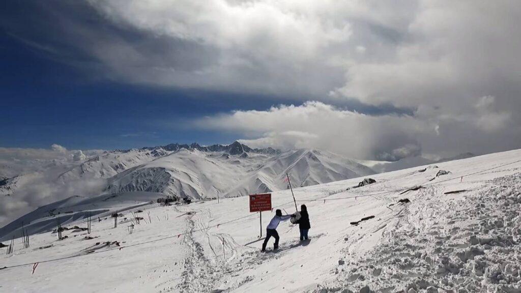 Apharwat-Peak-winter